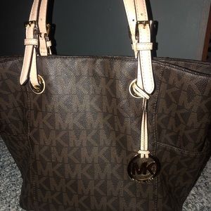 Micheal Kors logo purse